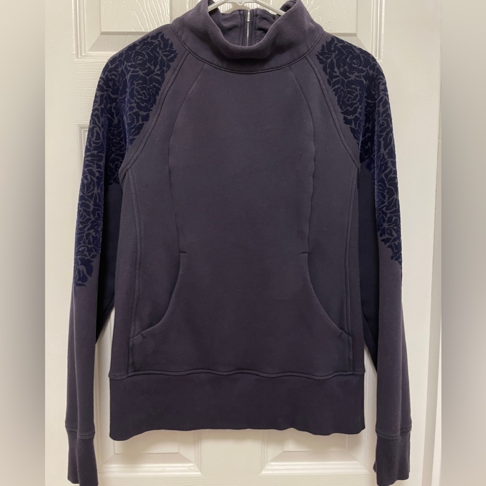 Lululemon pullover Size 8